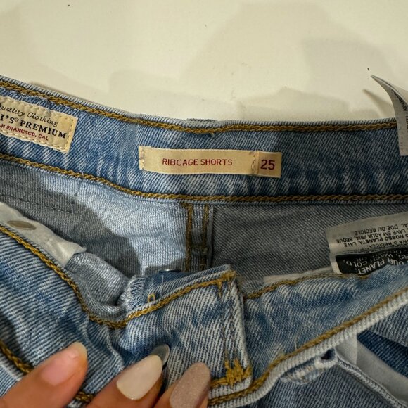 levis light wash distressed rib cage shorts - Picture 2 of 3